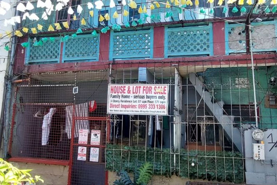8 Bedroom House for Sale in Barangay 164, Pasay, Metro Manila near MRT-3 Taft Avenue