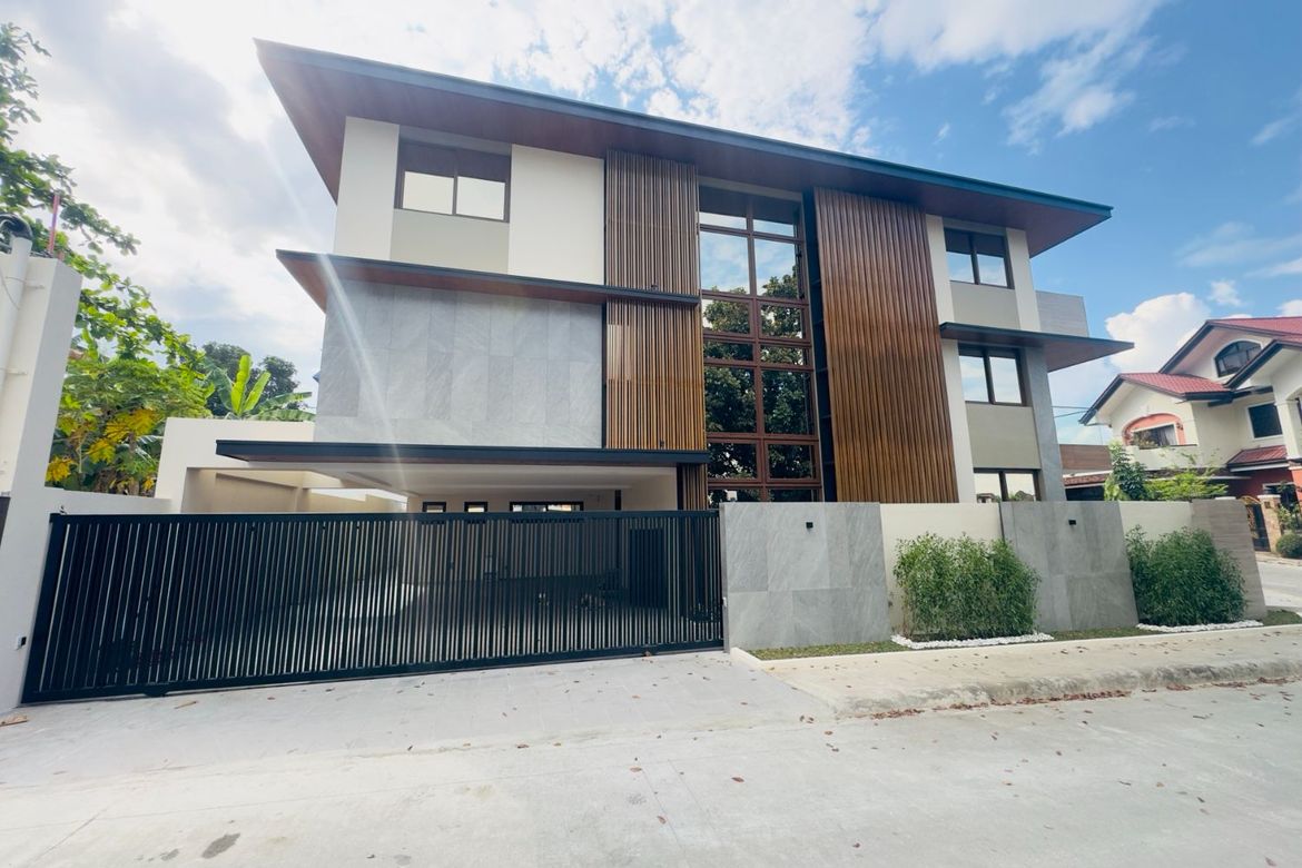 8 Bedroom House for Sale in Batasan Hills, Quezon City, Metro Manila – photo 2