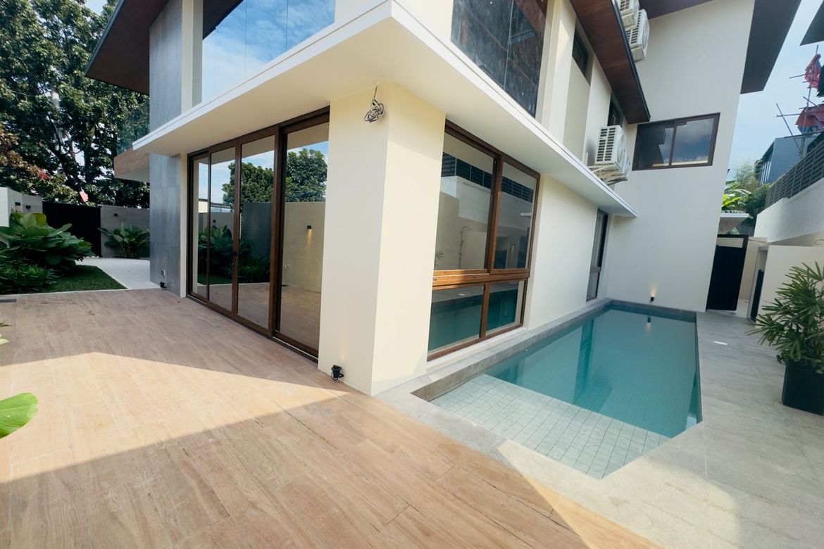 8 Bedroom House for Sale in Batasan Hills, Quezon City, Metro Manila – photo 3