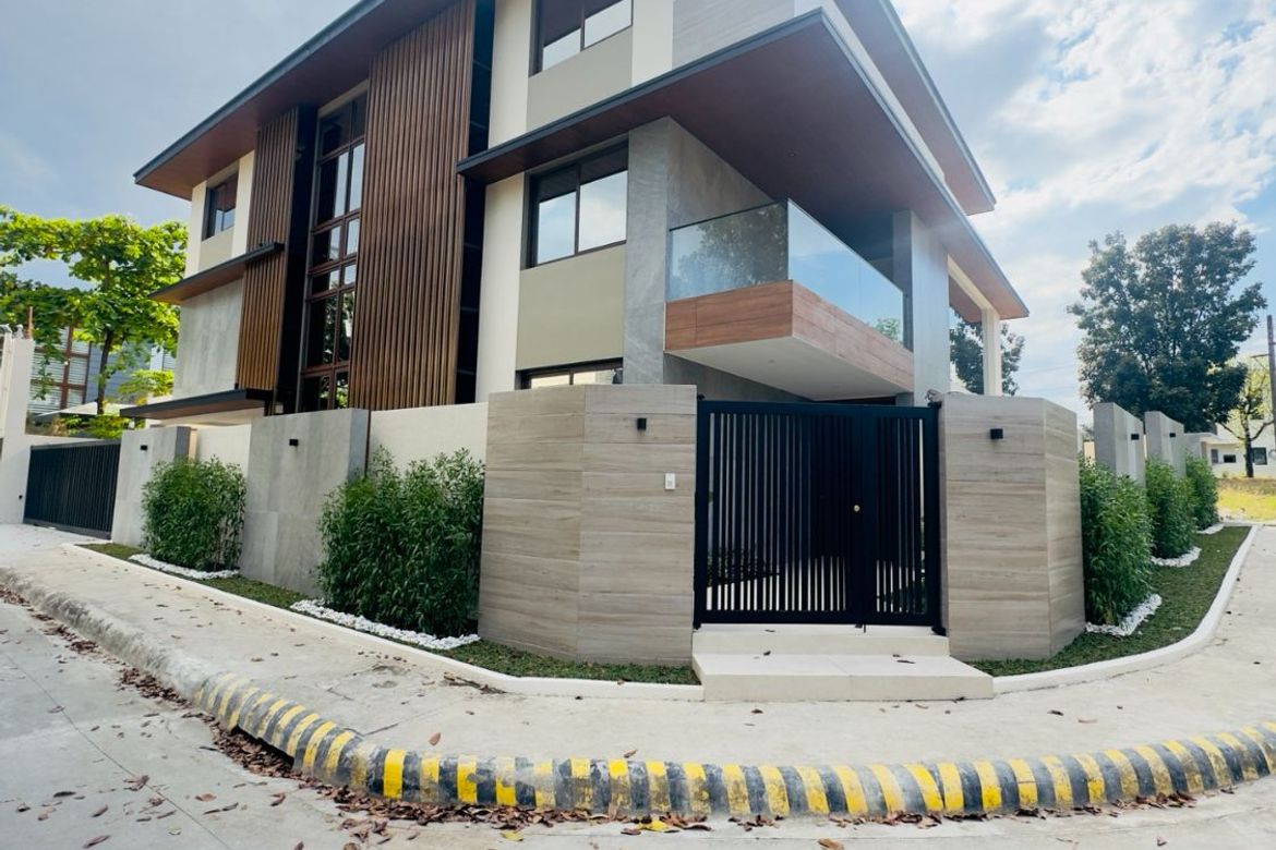 8 Bedroom House for Sale in Batasan Hills, Quezon City, Metro Manila – photo 6