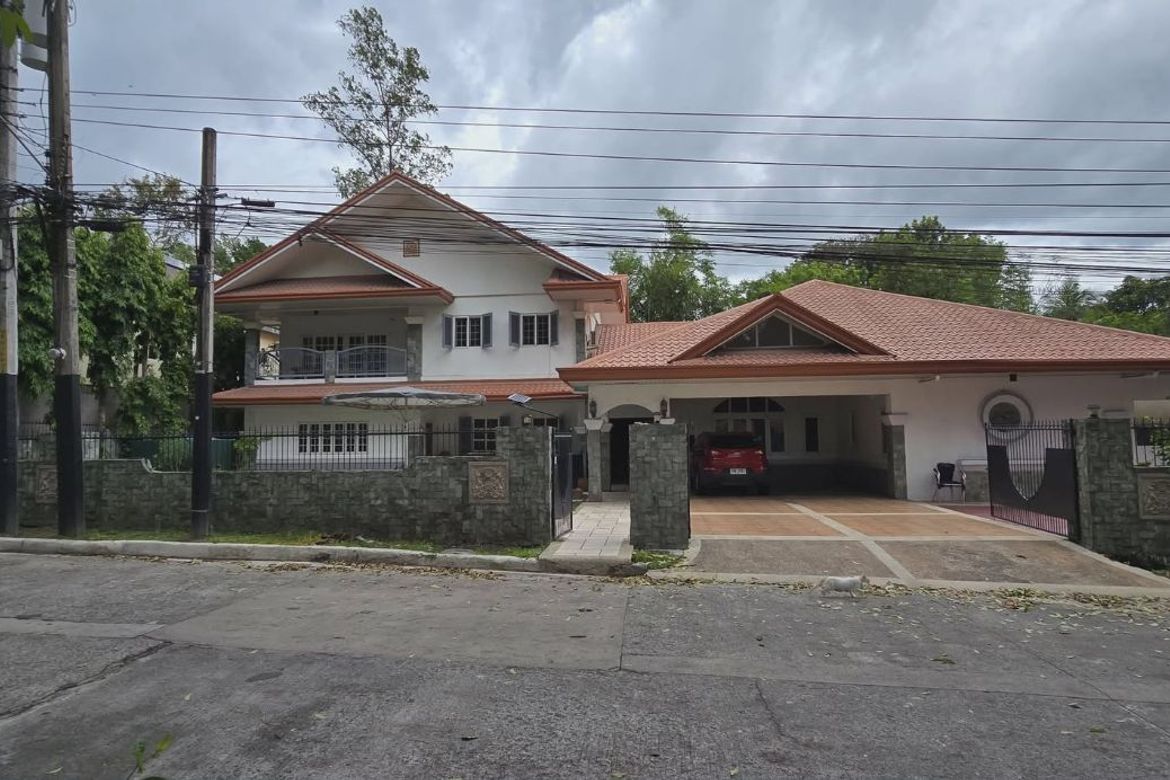 8 Bedroom House for Sale in Cutcut, Angeles, Pampanga