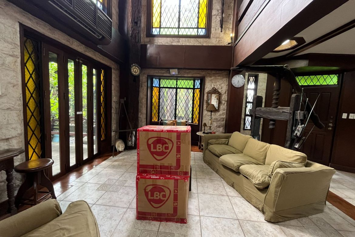 8 Bedroom House for Sale in Industrial Valley, Marikina, Metro Manila near LRT-2 Katipunan – photo 2