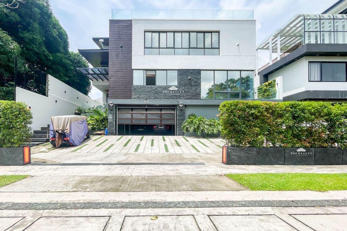 8 Bedroom House for Sale in Inocencio, Trece Martires, Cavite