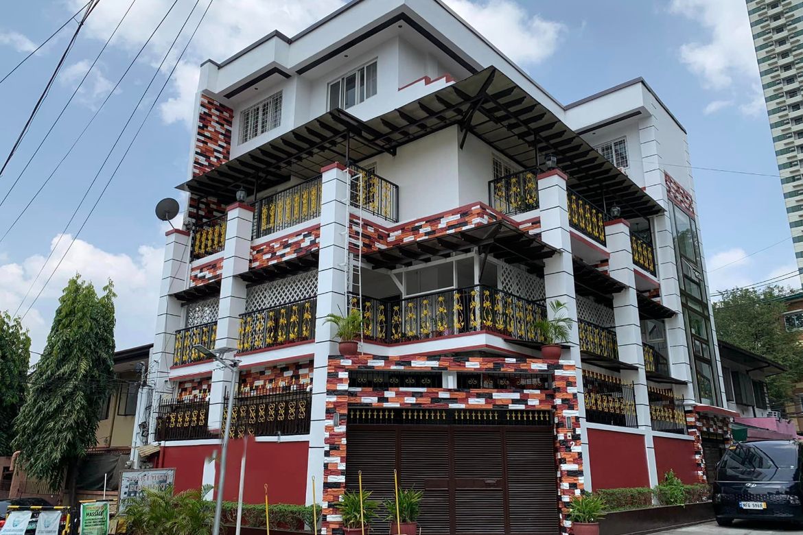 8 Bedroom House for Sale in Kapitolyo, Pasig, Metro Manila