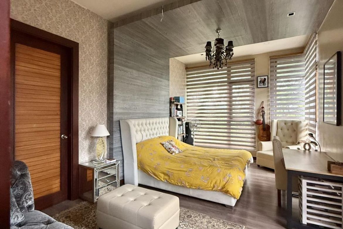 8 Bedroom House for Sale in LOYOLA GRAND VILLAS, Ramon Magsaysay, Quezon City, Metro Manila near LRT-1 Roosevelt – photo 2