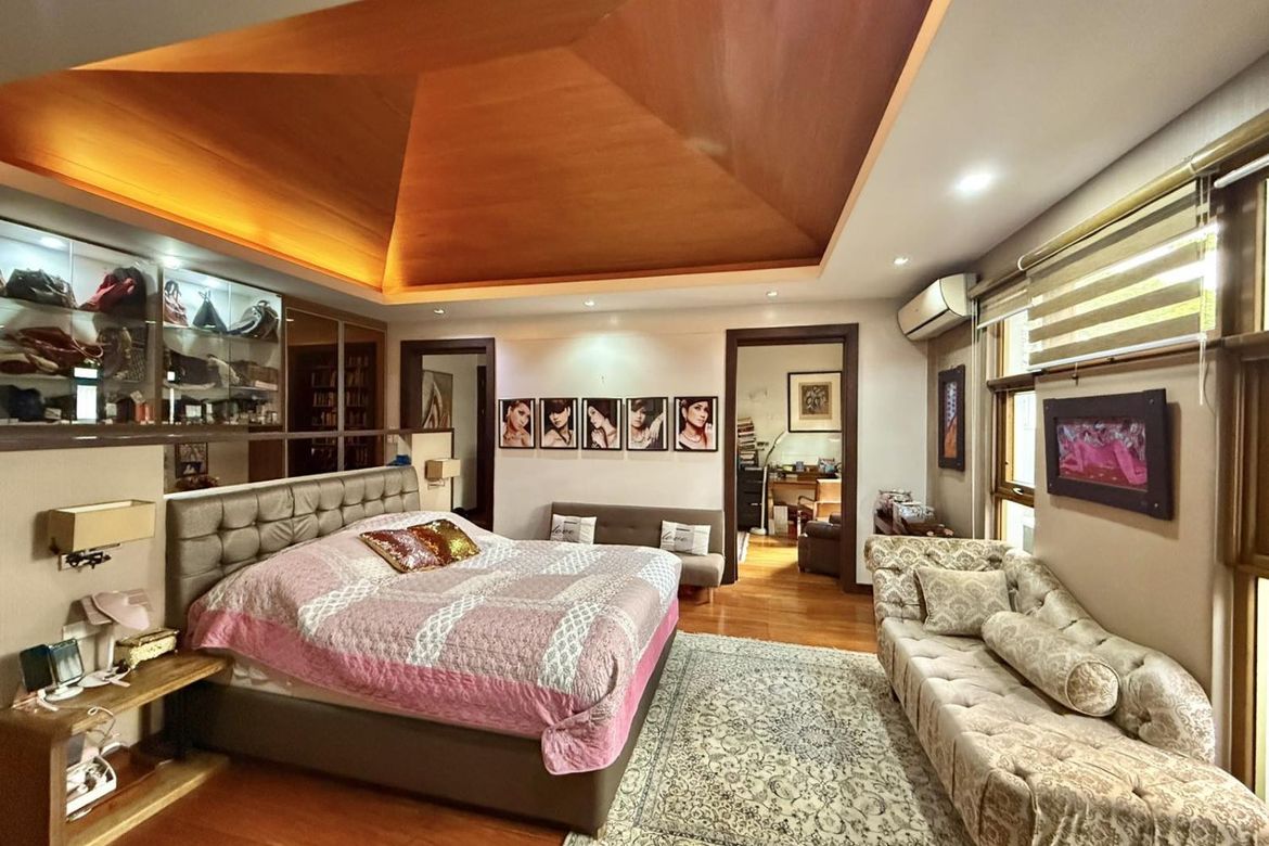 8 Bedroom House for Sale in LOYOLA GRAND VILLAS, Ramon Magsaysay, Quezon City, Metro Manila near LRT-1 Roosevelt – photo 4
