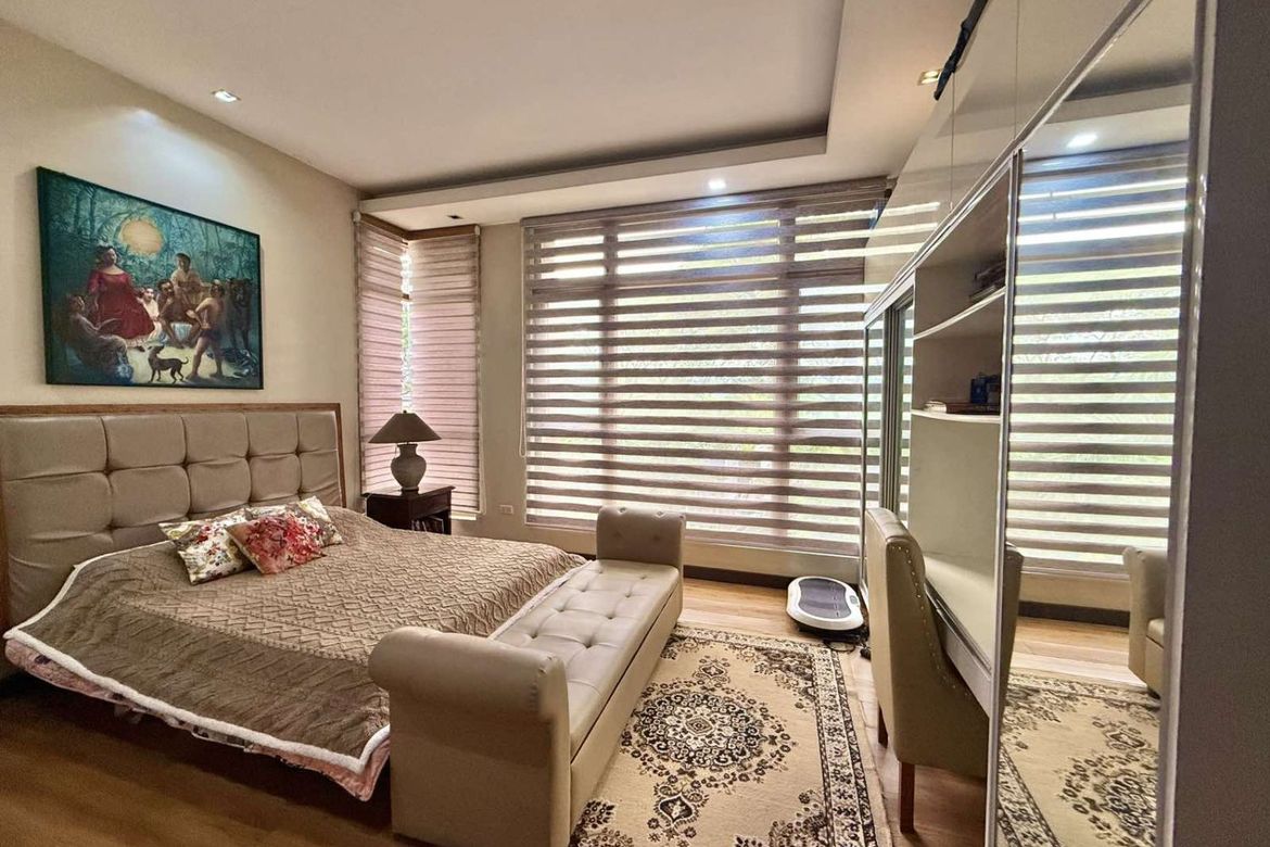 8 Bedroom House for Sale in LOYOLA GRAND VILLAS, Ramon Magsaysay, Quezon City, Metro Manila near LRT-1 Roosevelt – photo 6