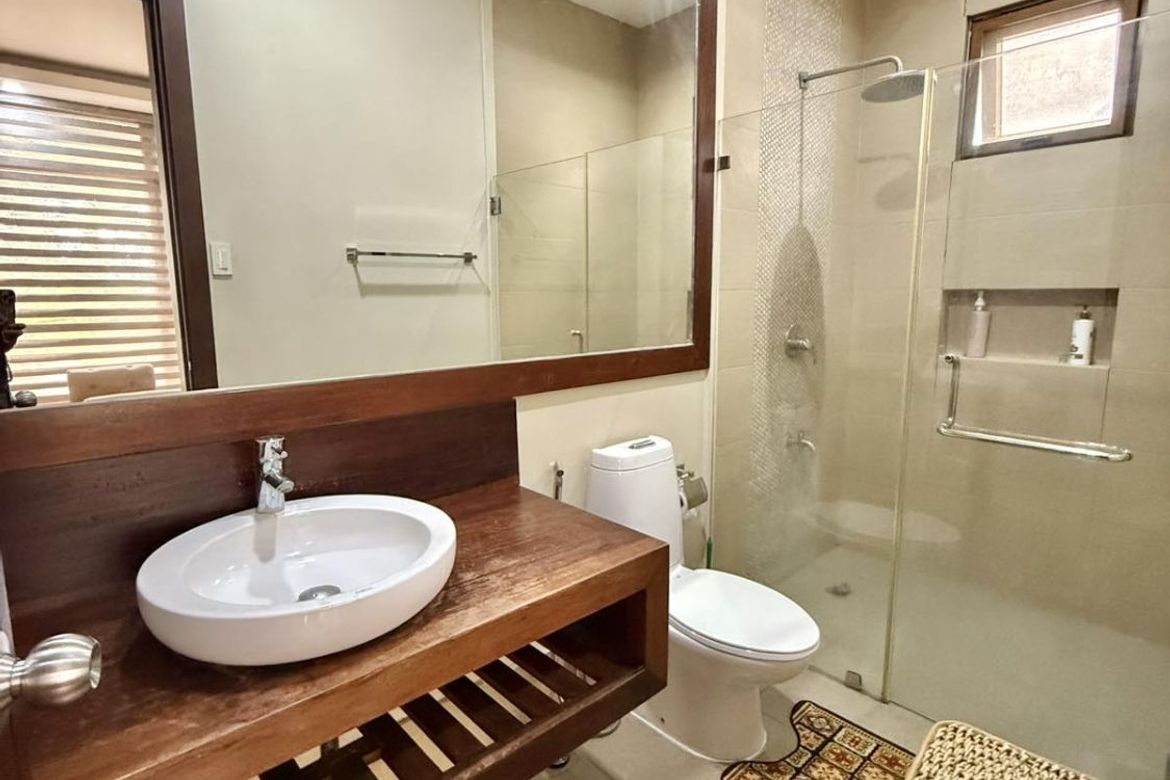 8 Bedroom House for Sale in LOYOLA GRAND VILLAS, Ramon Magsaysay, Quezon City, Metro Manila near LRT-1 Roosevelt – photo 7