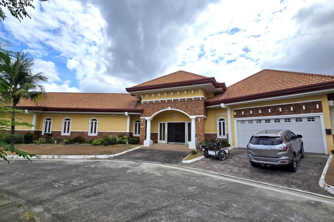 8 Bedroom House for Sale in Malabanias, Angeles, Pampanga