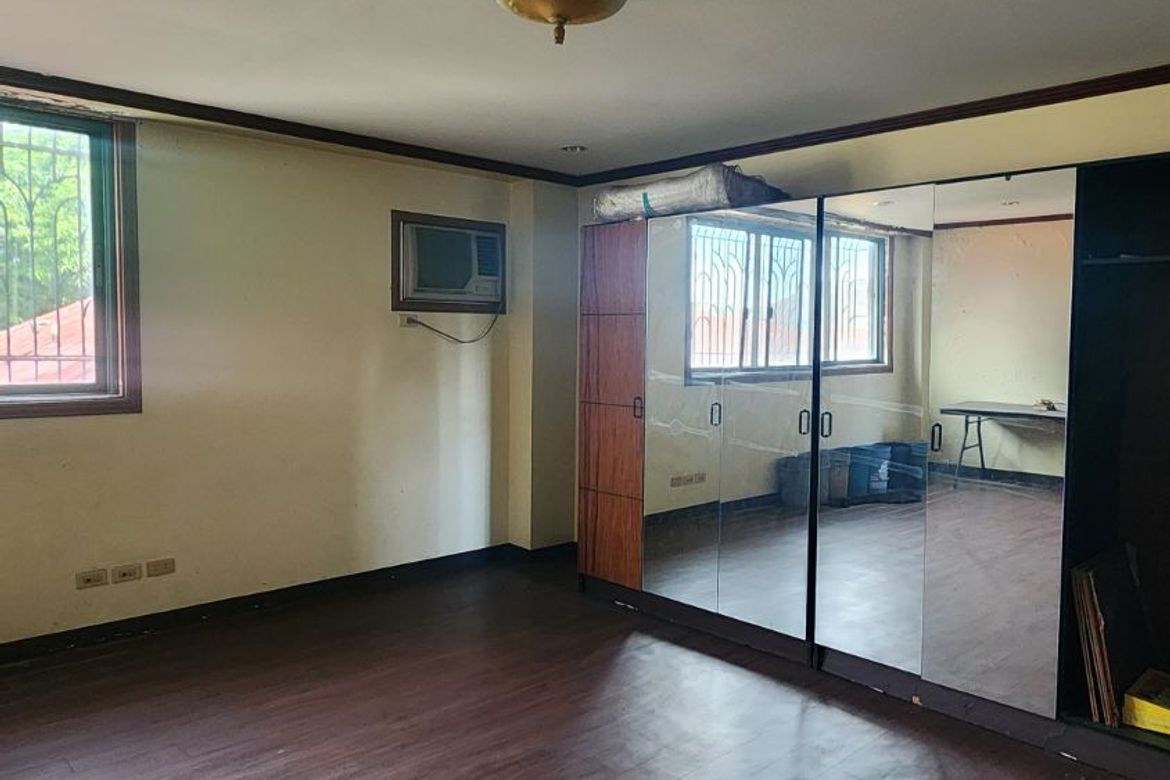 8 Bedroom House for Sale in Mariana, Quezon City, Metro Manila near LRT-2 Gilmore – photo 2