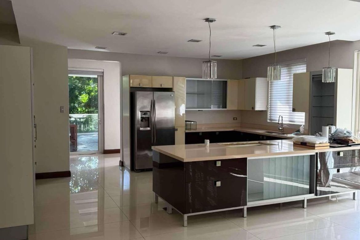8 Bedroom House for Sale in Pansol, Quezon City, Metro Manila – photo 2