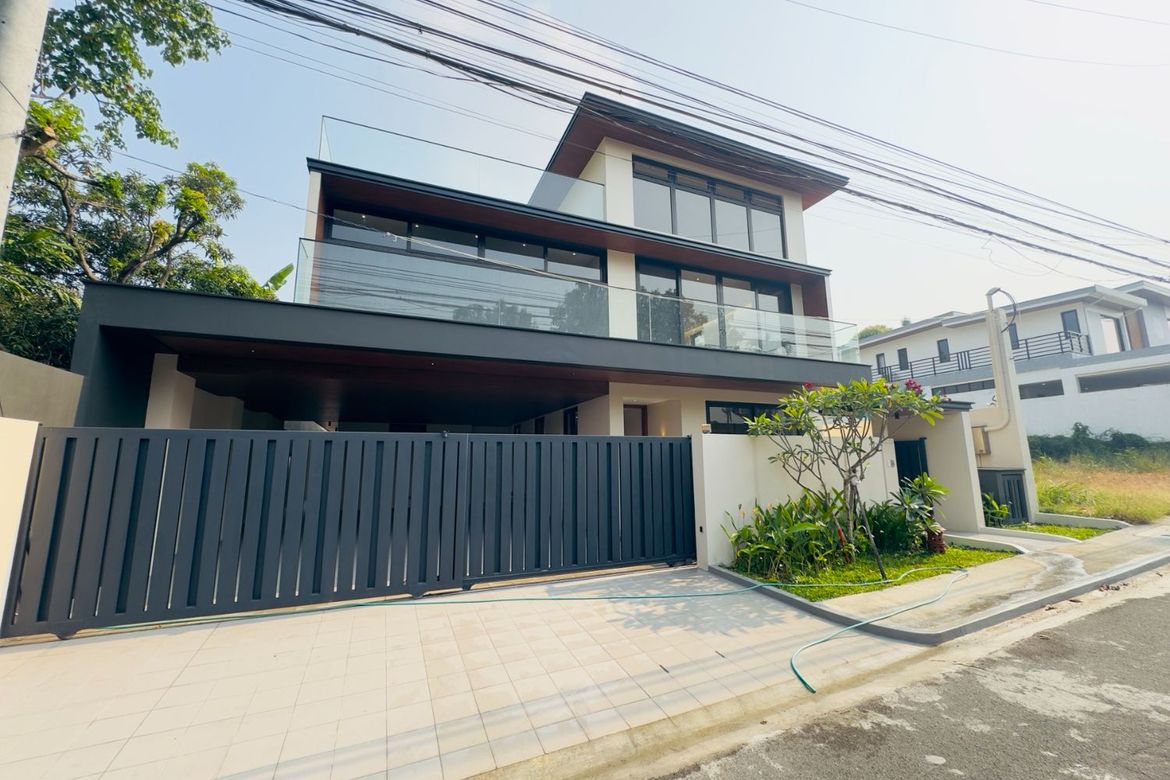 8 Bedroom House for Sale in Pasong Tamo, Quezon City, Metro Manila – photo 2