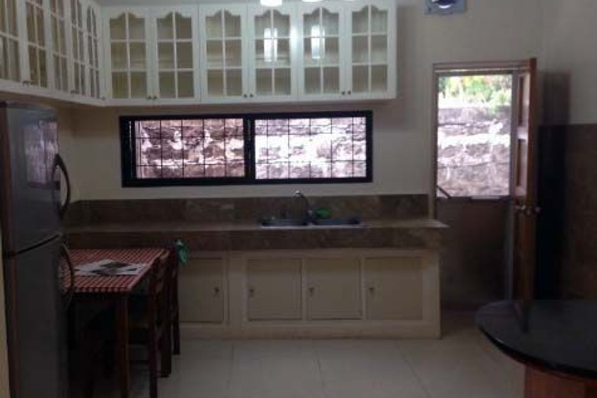 8 Bedroom House for Sale in San Lorenzo, Makati, Metro Manila near MRT-3 Ayala – photo 2