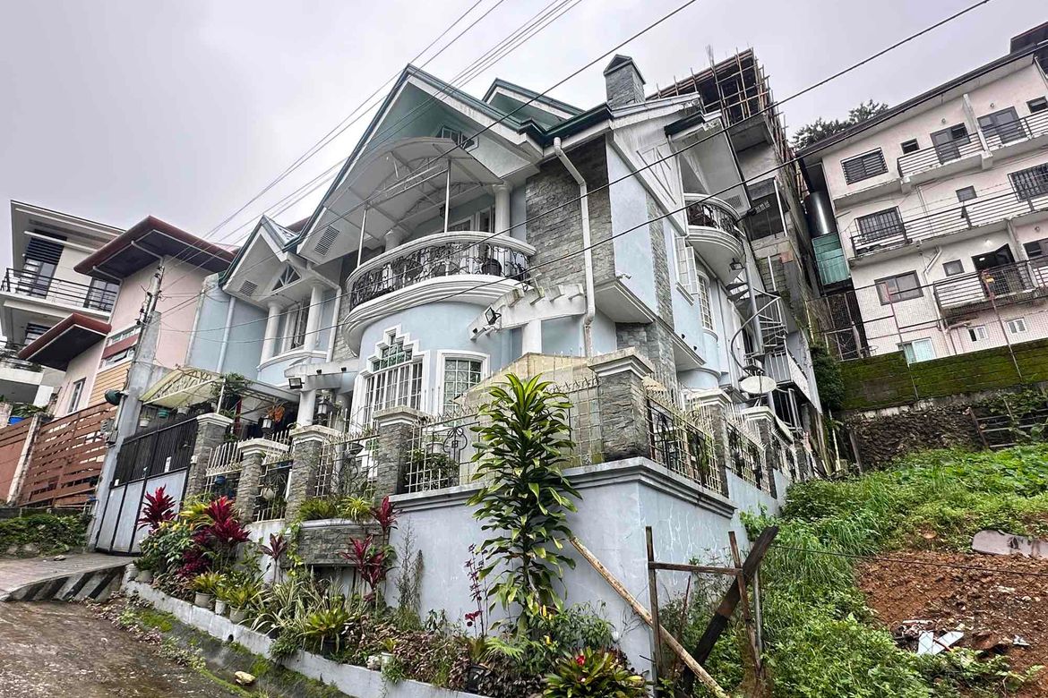 8 Bedroom House for Sale in San Luis Village, Baguio, Benguet