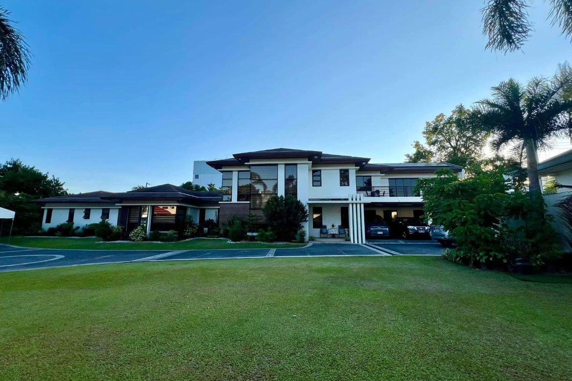 8 Bedroom House for Sale in Tabun, Angeles, Pampanga