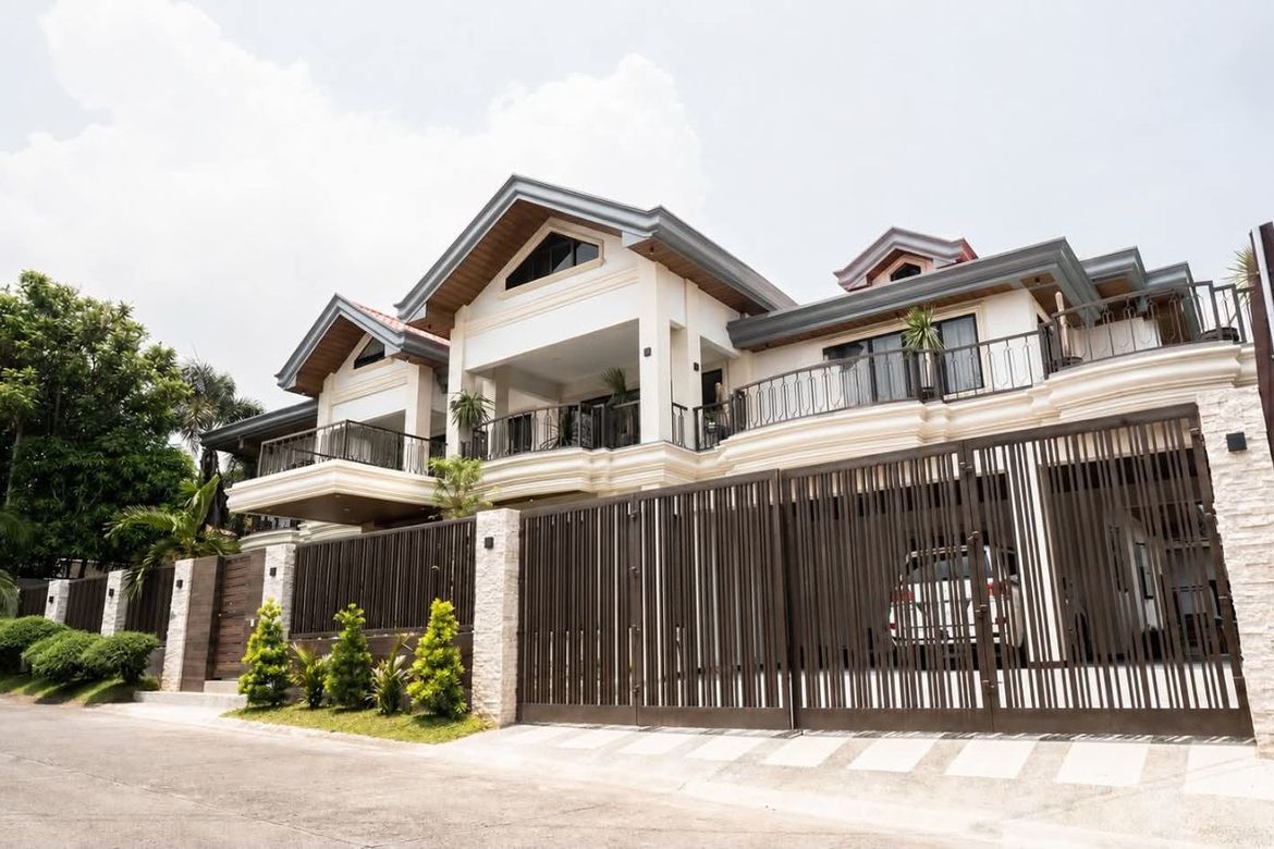 8 Bedroom House for Sale in Talon Dos, Las Piñas, Metro Manila