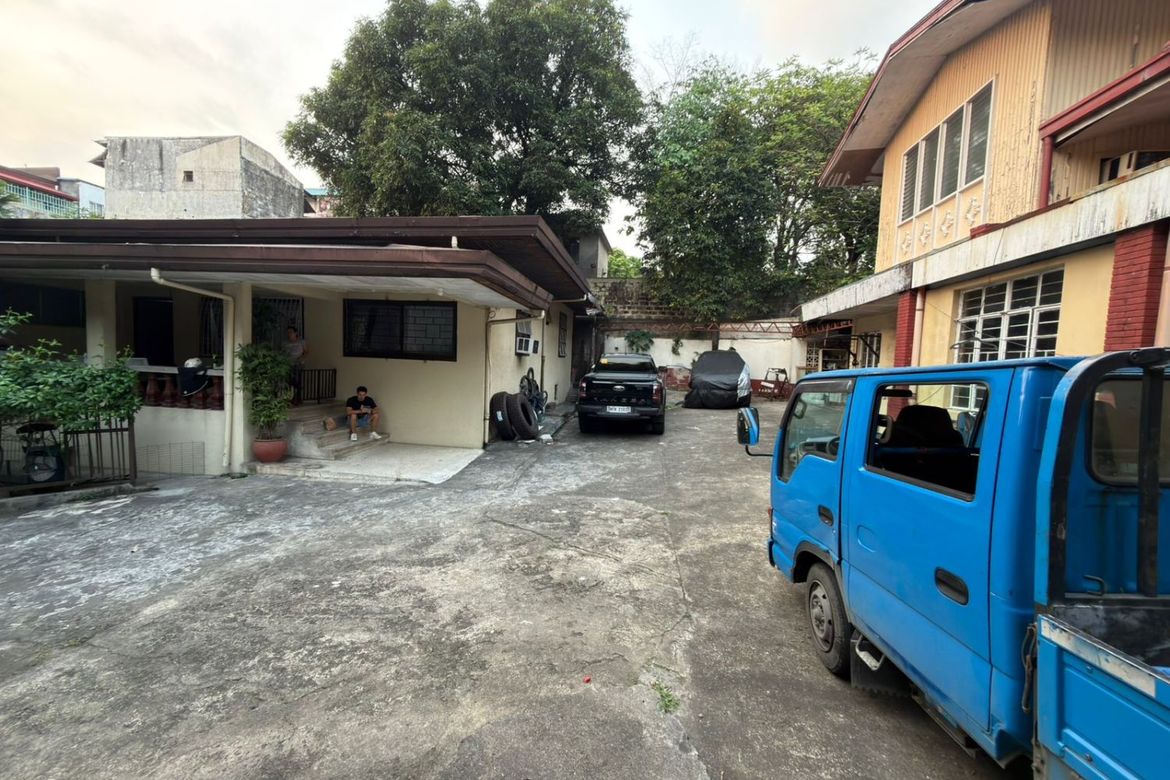 8 Bedroom House for Sale in Tibagan, San Juan, Metro Manila near LRT-2 J. Ruiz