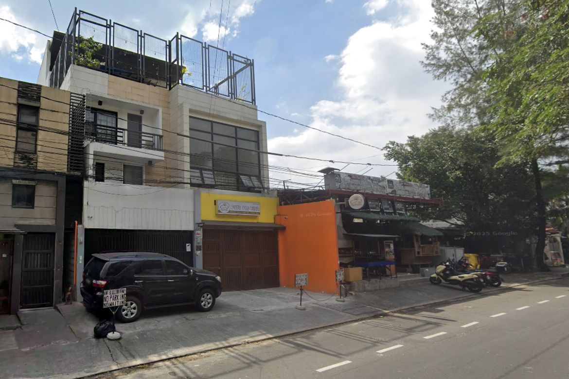 8 Bedroom Shophouse for Sale in Roxas, Quezon City, Metro Manila