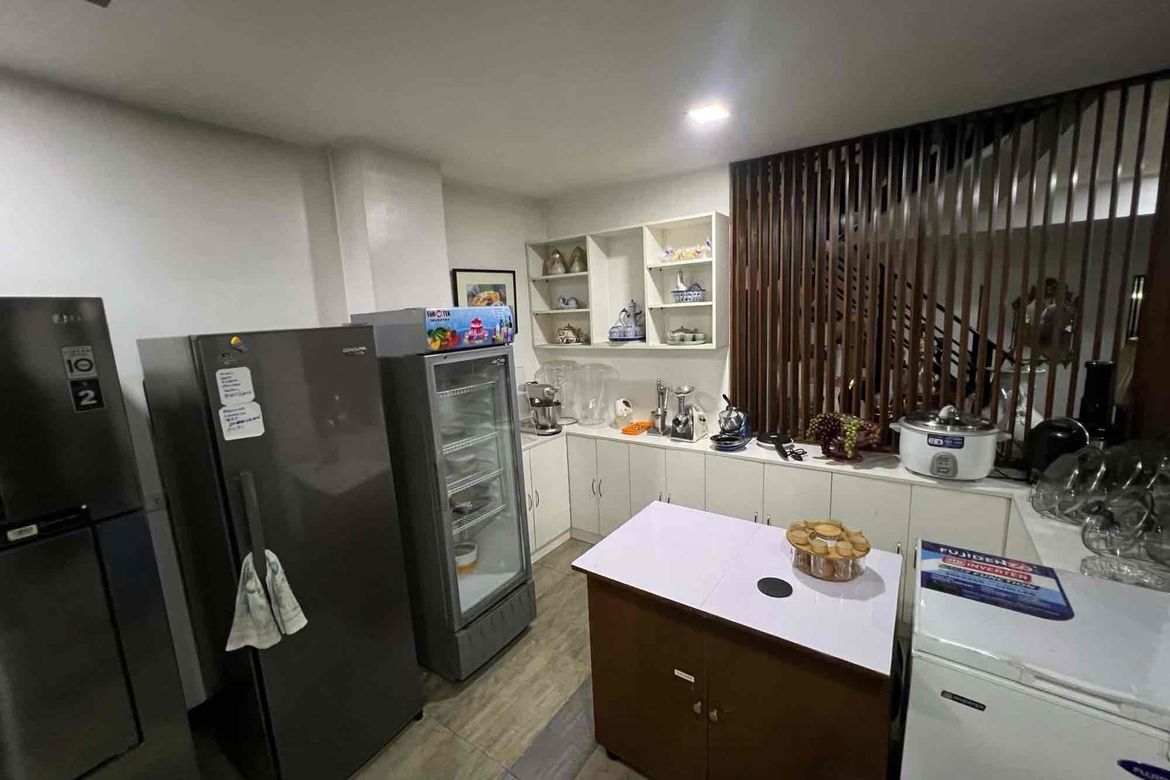 8 Bedroom Shophouse for Sale in Roxas, Quezon City, Metro Manila – photo 5