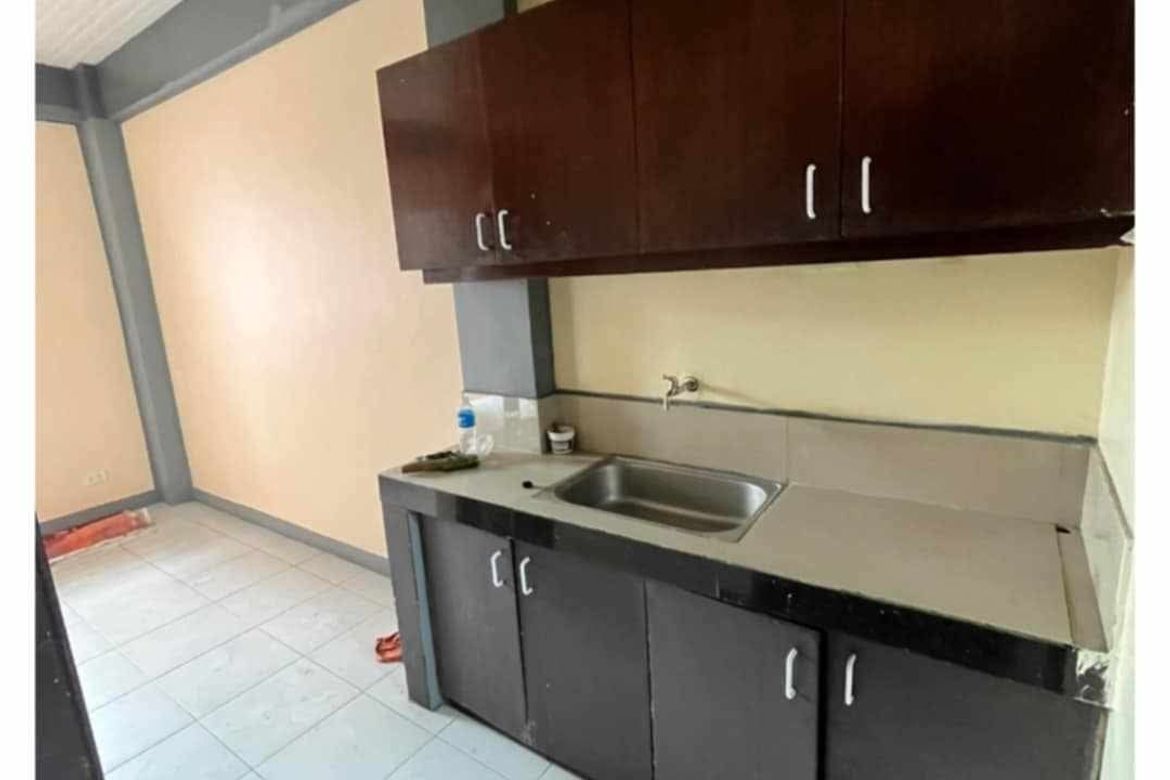 9 Bedroom Apartment for Sale in Kamuning, Quezon City, Metro Manila near MRT-3 Kamuning – photo 2