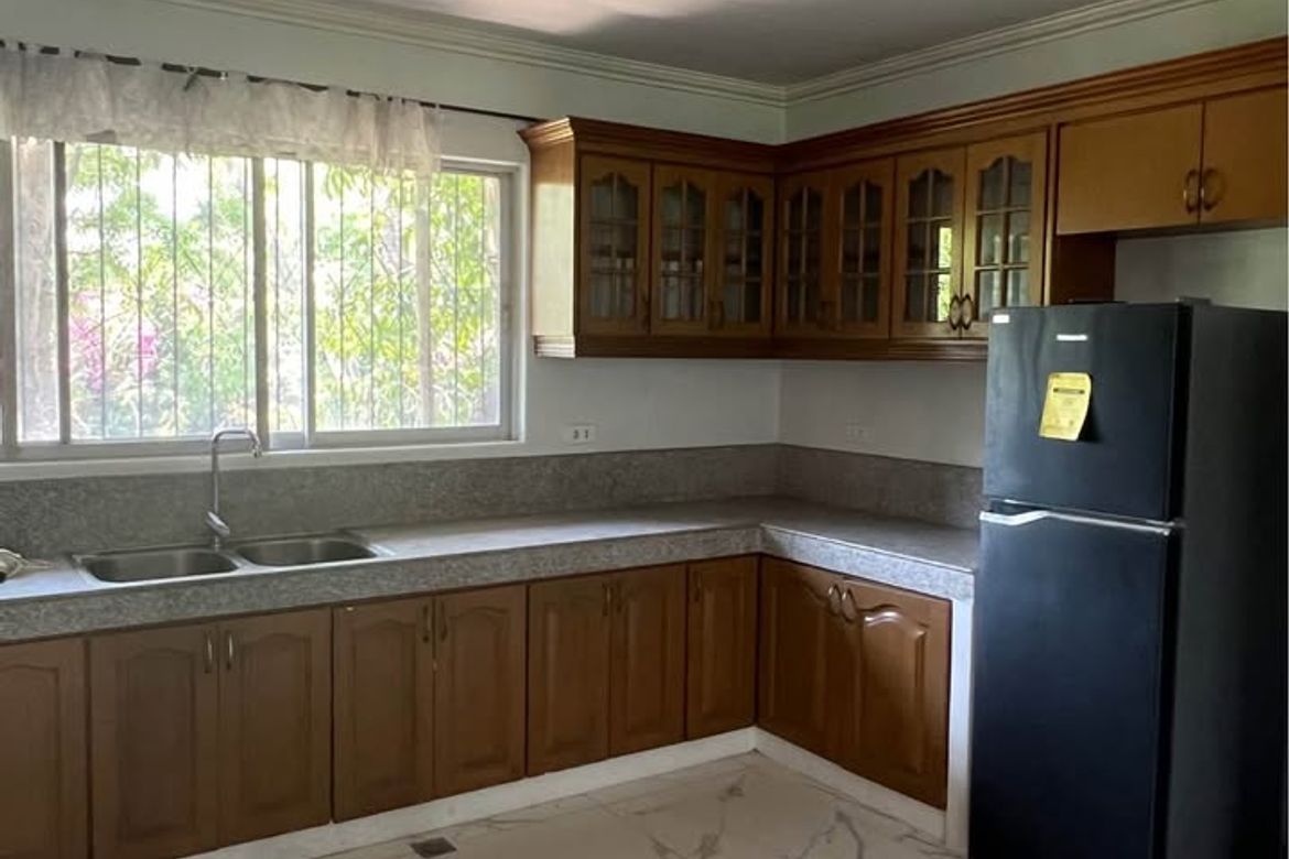 9 Bedroom House for Sale in Alabang, Muntinlupa, Metro Manila