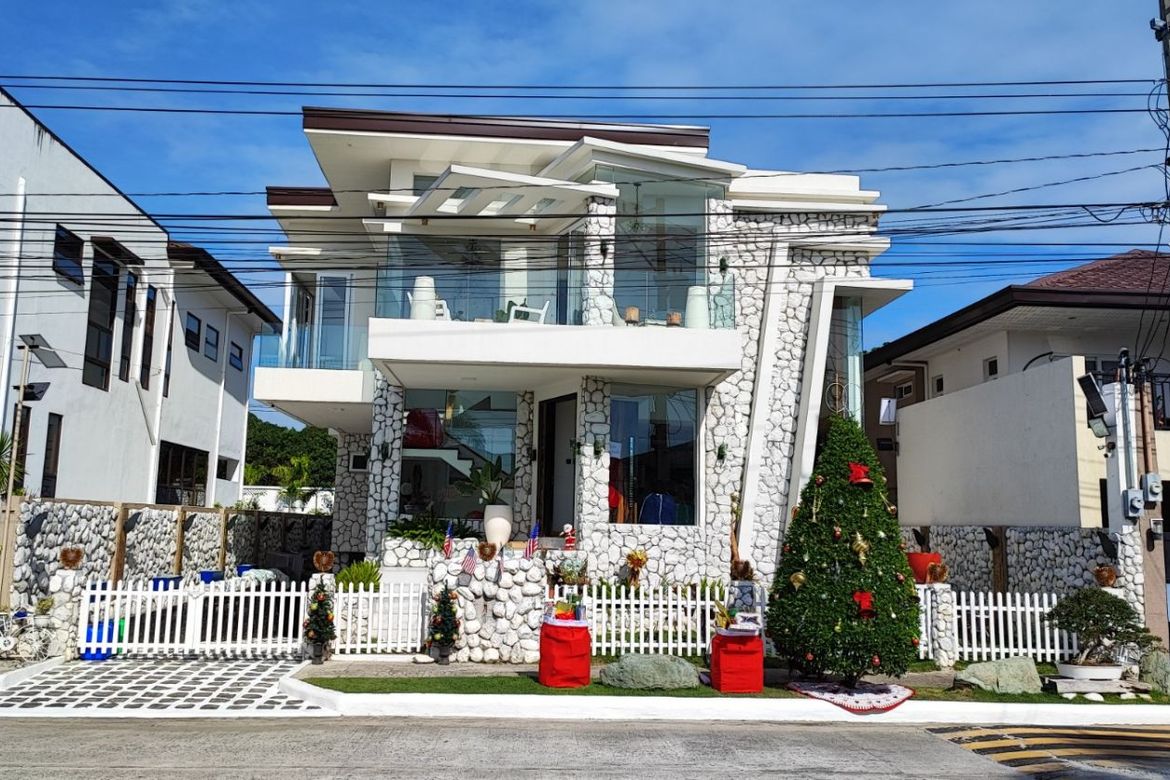 9 Bedroom House for Sale in Amsic, Angeles, Pampanga