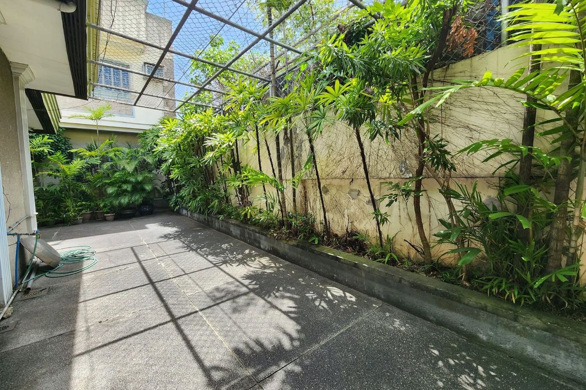 9 Bedroom House for Sale in Mariana, Quezon City, Metro Manila near LRT-2 Gilmore – photo 4