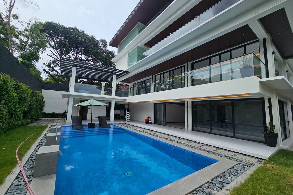 9 Bedroom House for Sale in New Alabang Village, Muntinlupa, Metro Manila