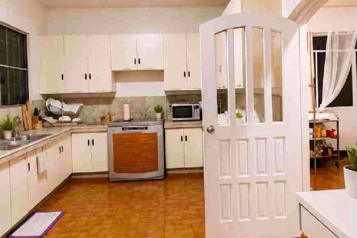9 Bedroom House for Sale in Pasong Tamo, Quezon City, Metro Manila – photo 3
