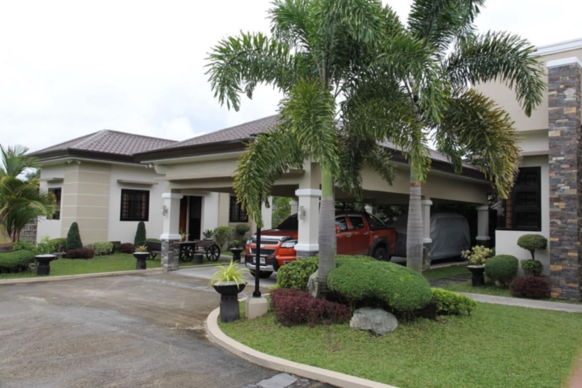 9 Bedroom Villa for Sale in San Isidro, San Fernando, Pampanga
