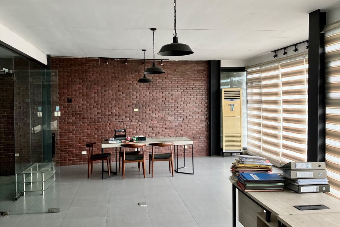 9 Bedroom Warehouse / Factory for Sale in Commonwealth, Quezon City, Metro Manila