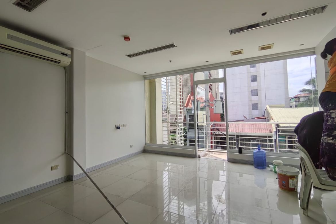 Commercial for Rent in Bangkal, Makati, Metro Manila near MRT-3 Magallanes photo 3