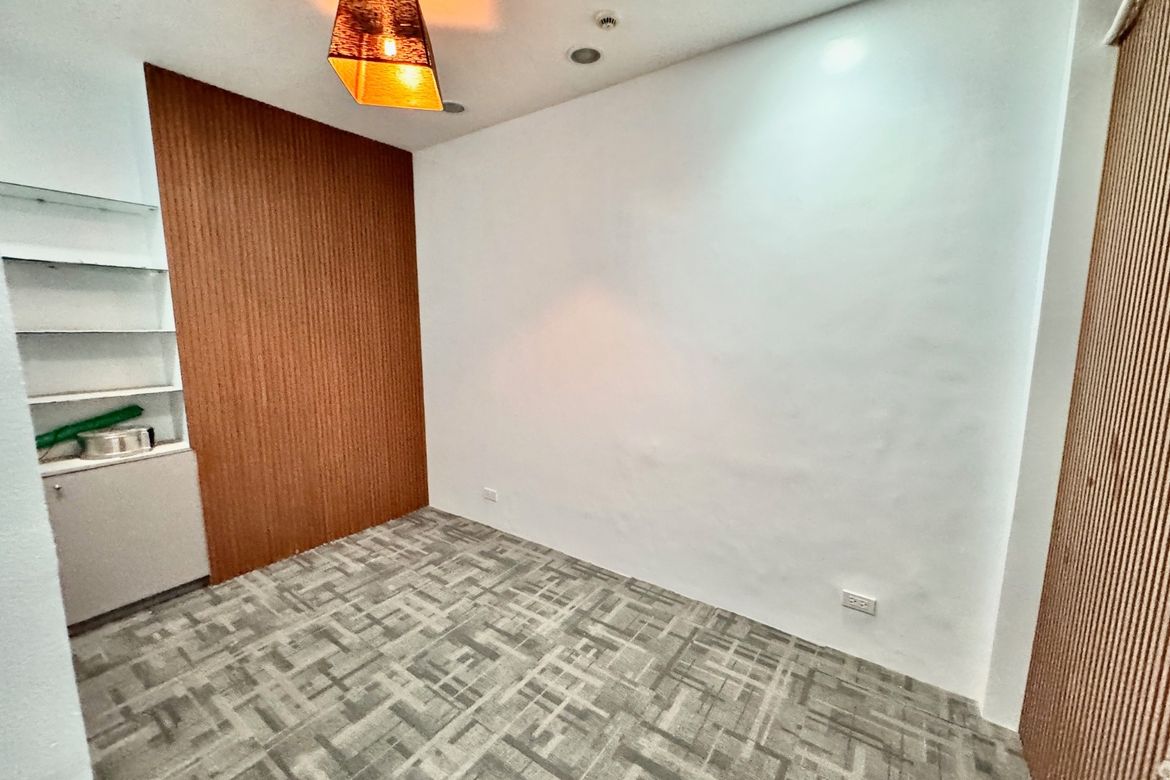 Commercial for Rent in East Rembo, Makati, Metro Manila photo 3