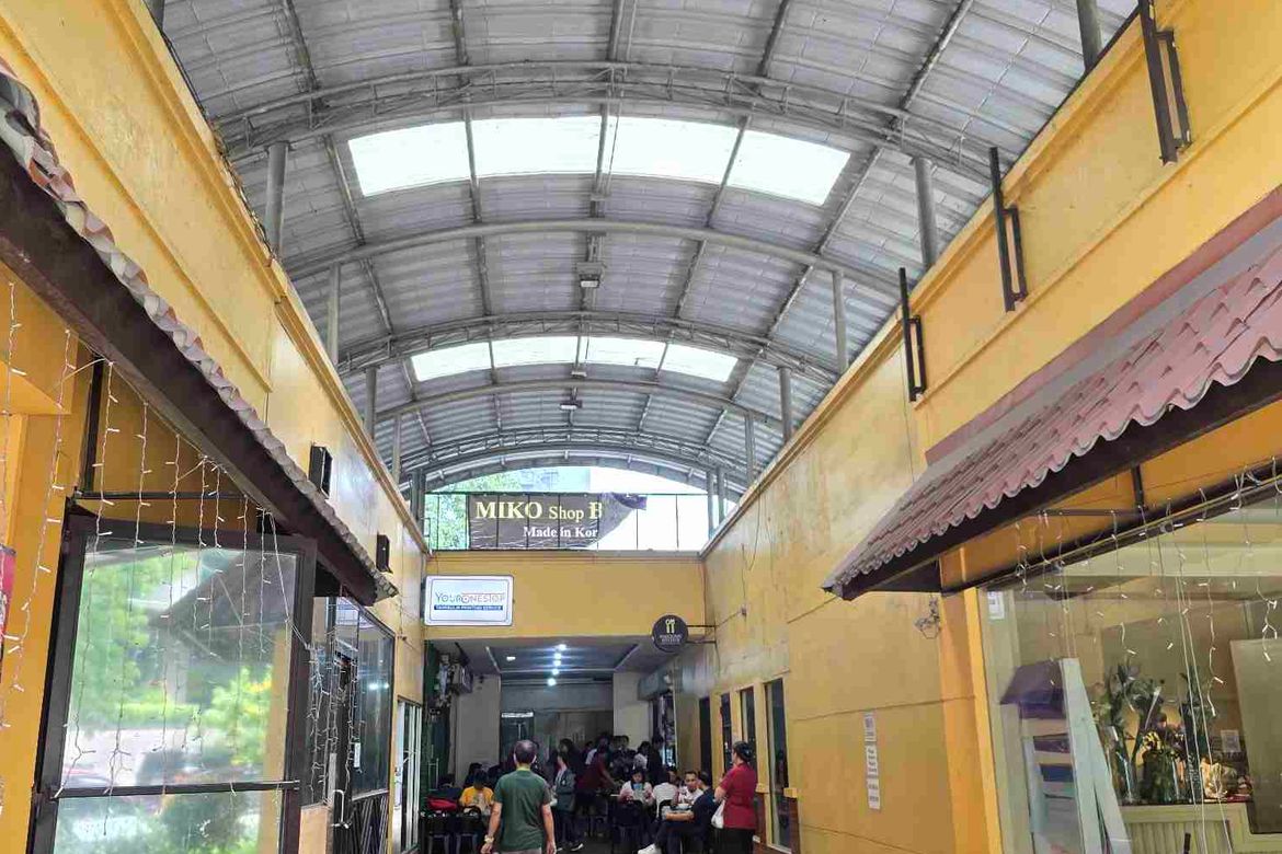 Commercial for Rent in South Triangle, Quezon City, Metro Manila near MRT-3 Quezon Avenue photo 3