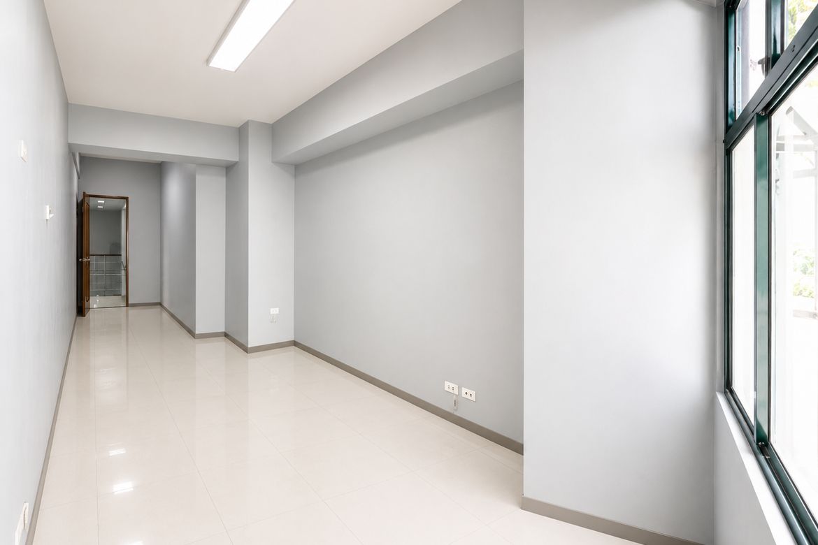 Commercial for Sale in Grand Emerald Tower, San Antonio, Pasig, Metro Manila near MRT-3 Ortigas – photo 4