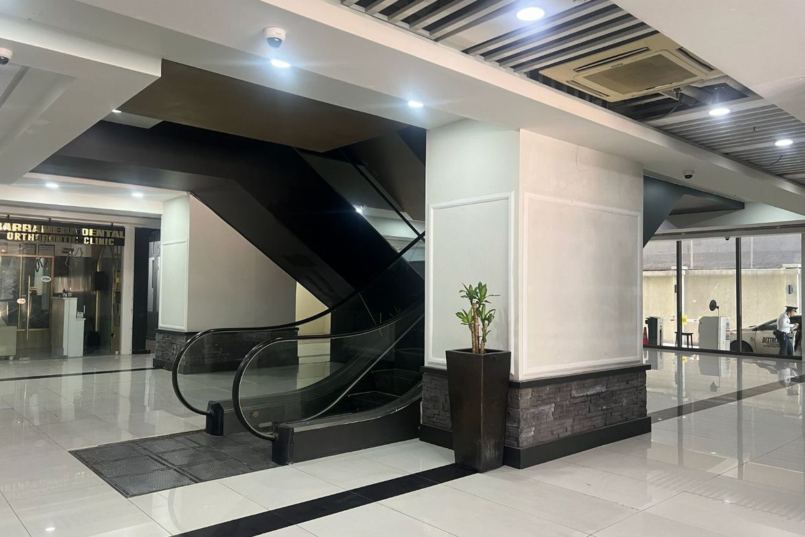 Commercial for Sale in Laureano di Trevi Tower, Pio Del Pilar, Makati, Metro Manila near MRT-3 Magallanes – photo 2
