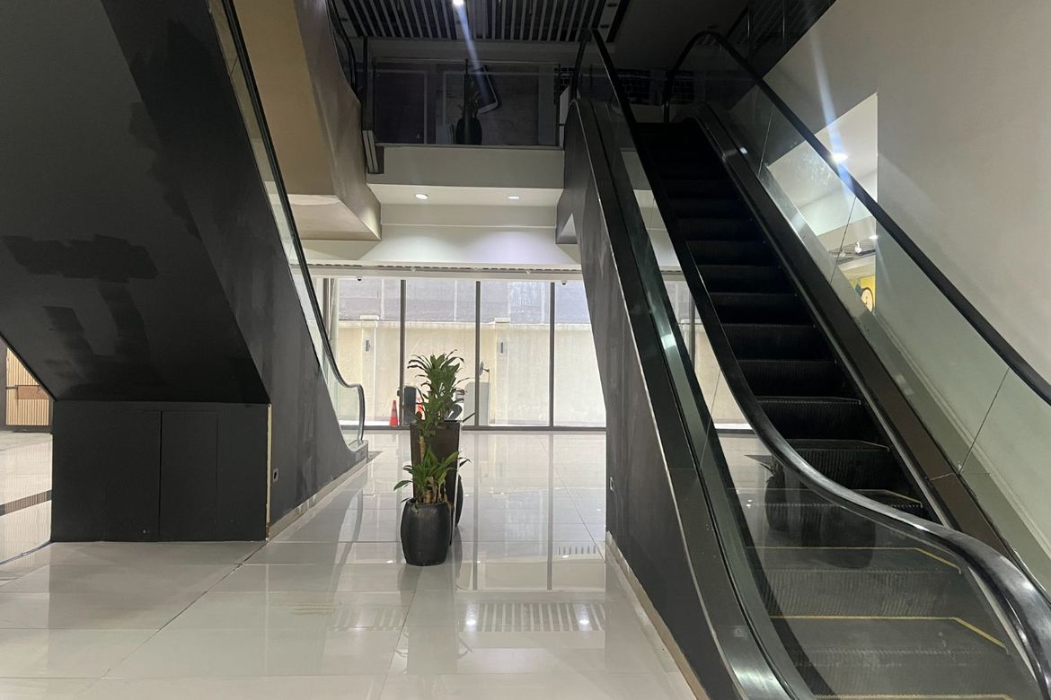 Commercial for Sale in Laureano di Trevi Tower, Pio Del Pilar, Makati, Metro Manila near MRT-3 Magallanes – photo 4