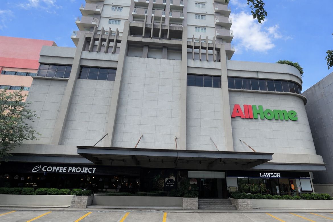 Commercial for Sale in Laureano di Trevi Tower, Pio Del Pilar, Makati, Metro Manila near MRT-3 Magallanes – photo 3