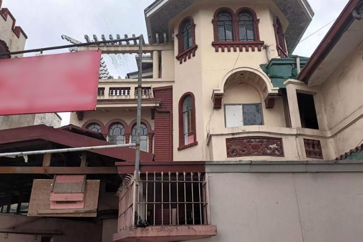 Commercial for Sale in Manila, Metro Manila near LRT-2 Legarda