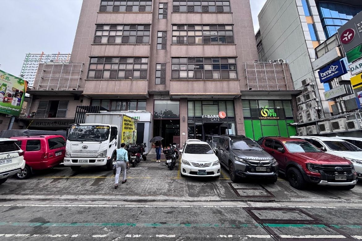 Commercial for Sale in Pacific Century Tower, South Triangle, Quezon City, Metro Manila near MRT-3 Quezon Avenue – photo 4