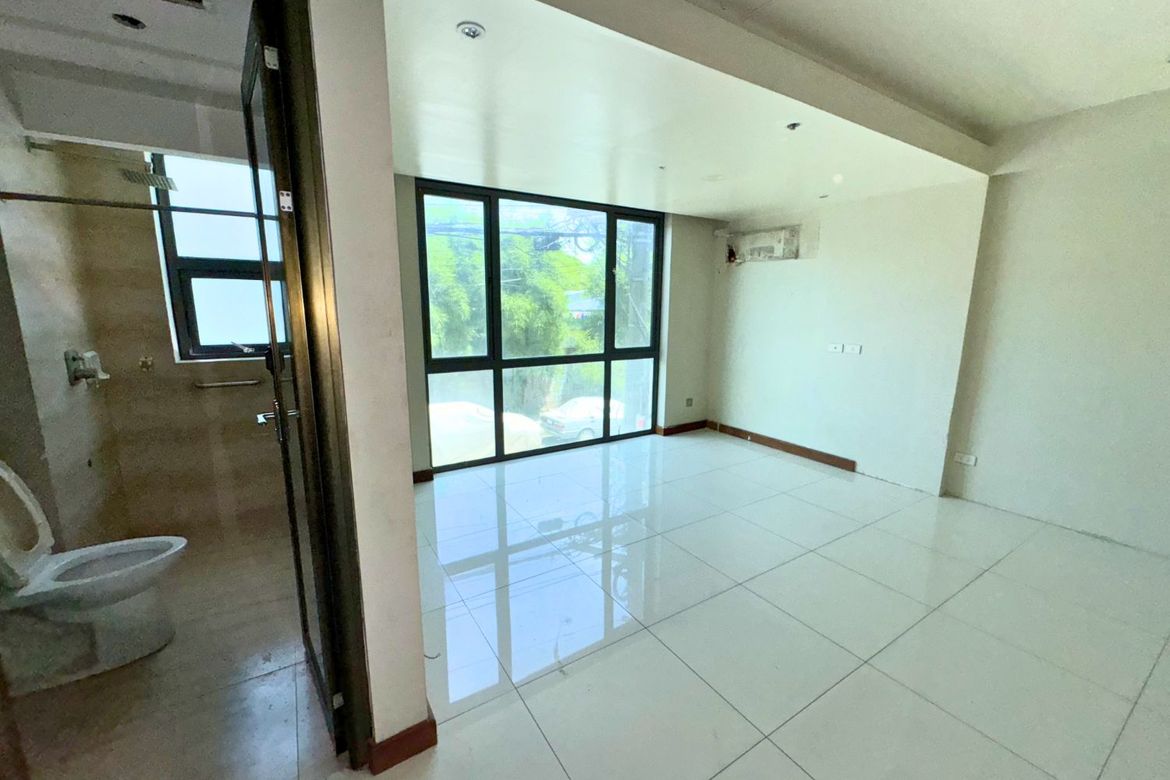Commercial for Sale in Santa Cruz, Makati, Metro Manila – photo 3