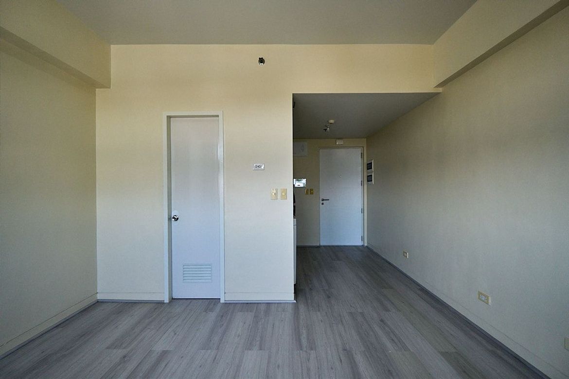 Condo for Rent in Holland Park, Biñan, Laguna photo 2