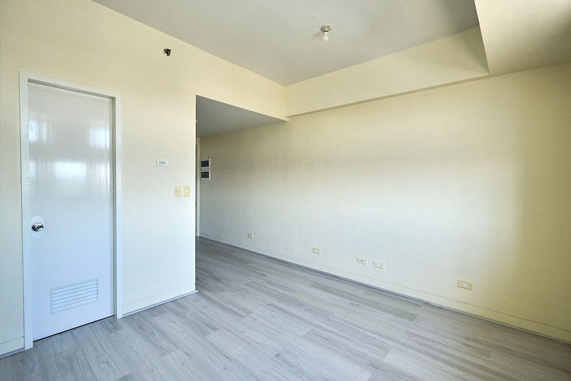 Condo for Rent in Holland Park, Biñan, Laguna photo 3