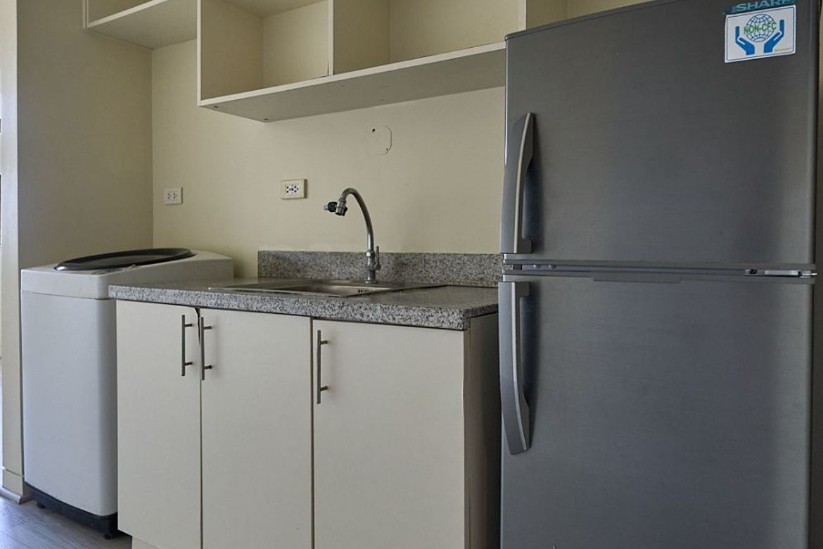 Condo for Rent in Holland Park, Biñan, Laguna photo 6