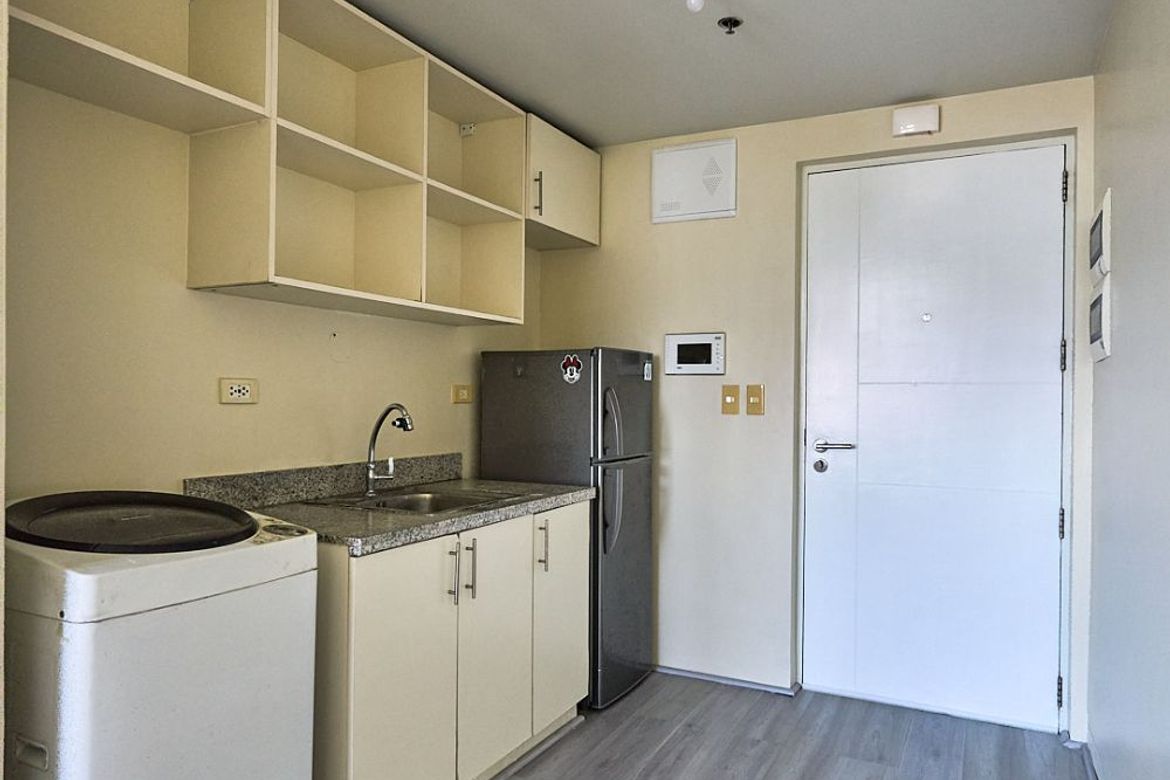 Condo for Rent in Holland Park, Biñan, Laguna photo 7