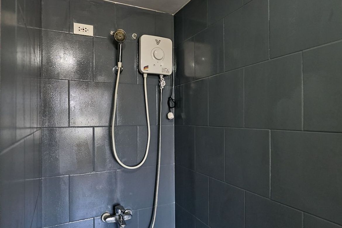 Condo for Rent in Holland Park, Biñan, Laguna photo 8