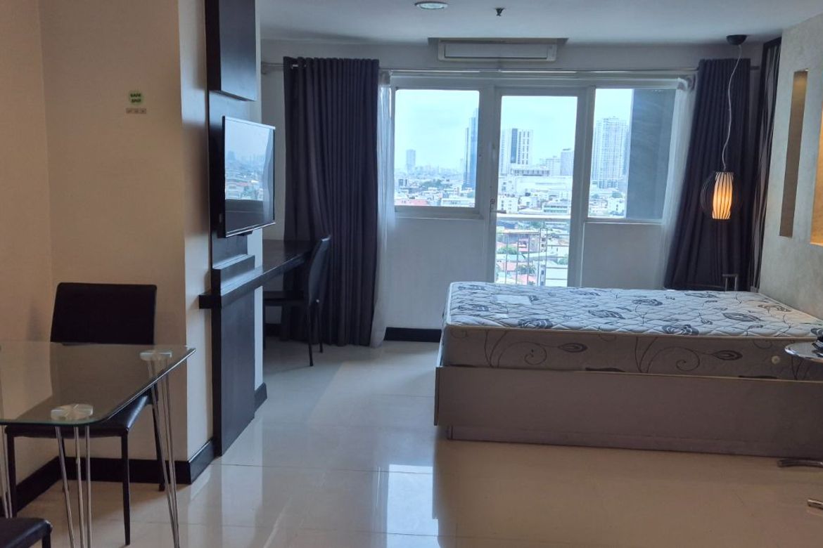 Condo for Rent in Poblacion, Makati, Metro Manila photo 2