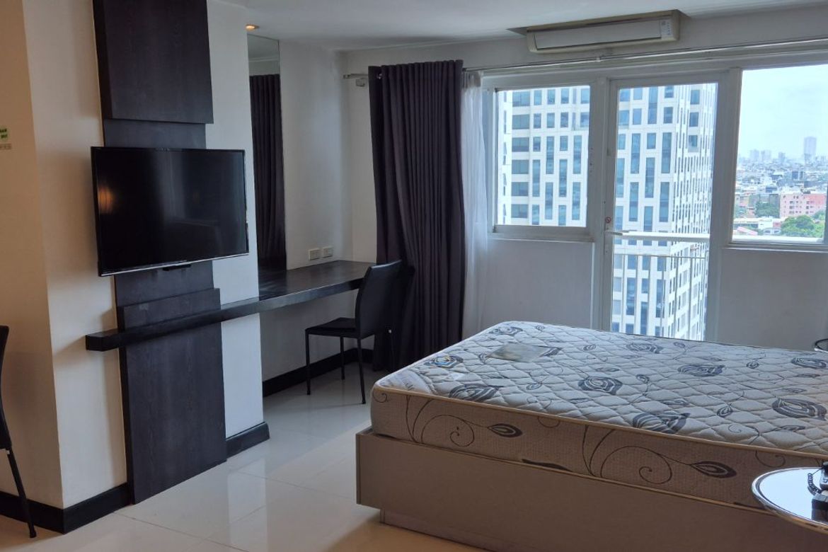 Condo for Rent in Poblacion, Makati, Metro Manila photo 3
