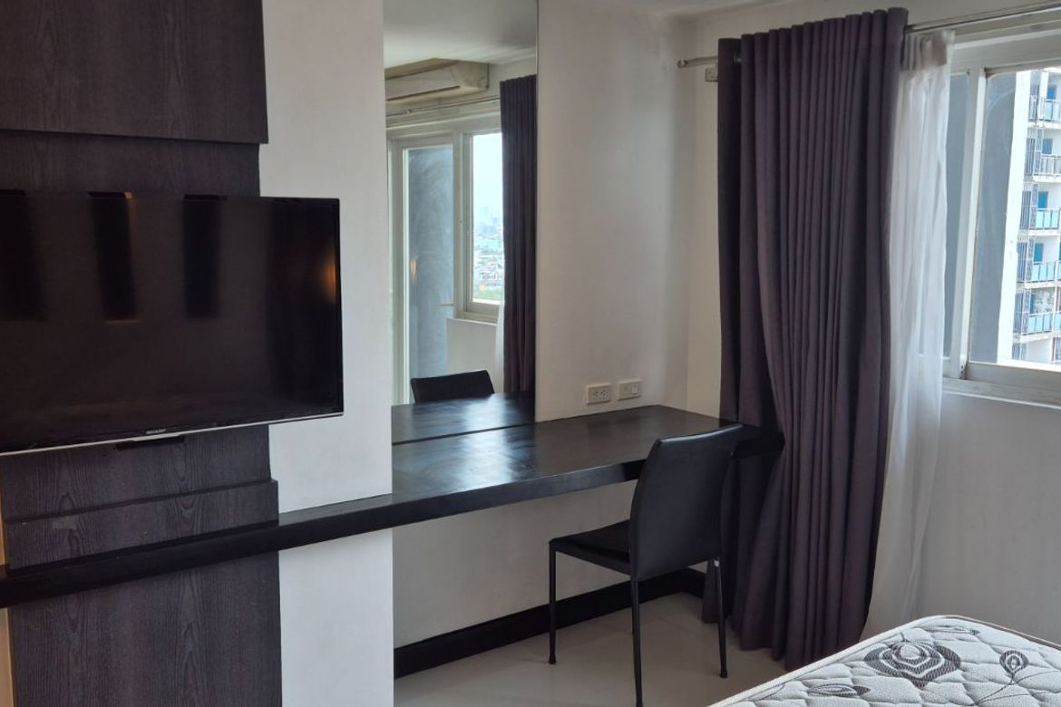 Condo for Rent in Poblacion, Makati, Metro Manila photo 4