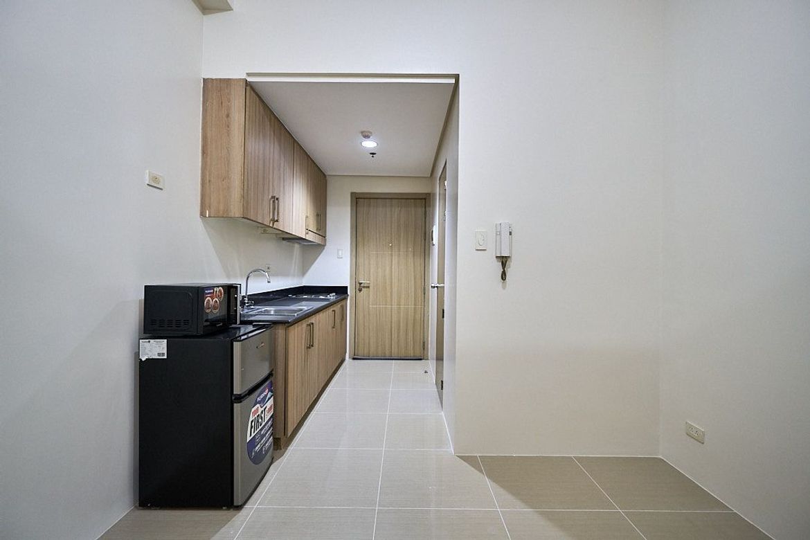 Condo for Rent in Shore Residences, Barangay 76, Pasay, Metro Manila near LRT-1 Libertad photo 5